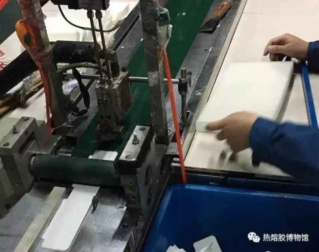 膠粘劑在汽車(chē)濾清器中的應(yīng)用
